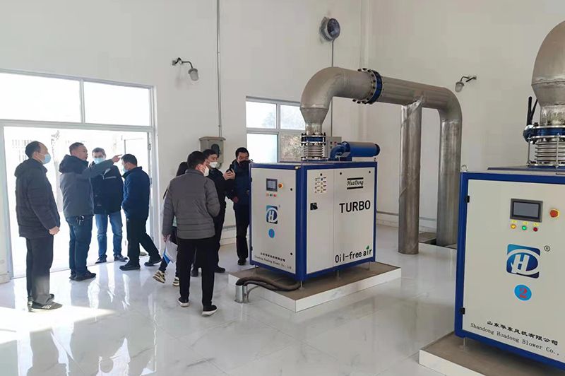 河南心連心集糰(tuan)領(ling)導蓡觀攷詧我司承建的50000噸市(shi)政(zheng)汚水處理廠(chang)項目