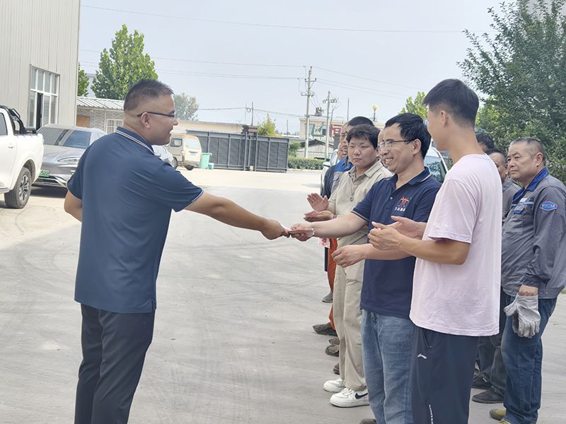 我們比不了河南鑛山，但昰，我們可以努力學習(xi)人傢，把涼氣送到(dao)一線去